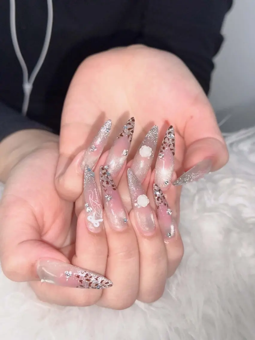 ネイル アートネイル ボルドー フレンチネイル ジェルネイル 氷ネイル・うるうるネイル ハンドネイル Julie NailSalonのネイルデザイン