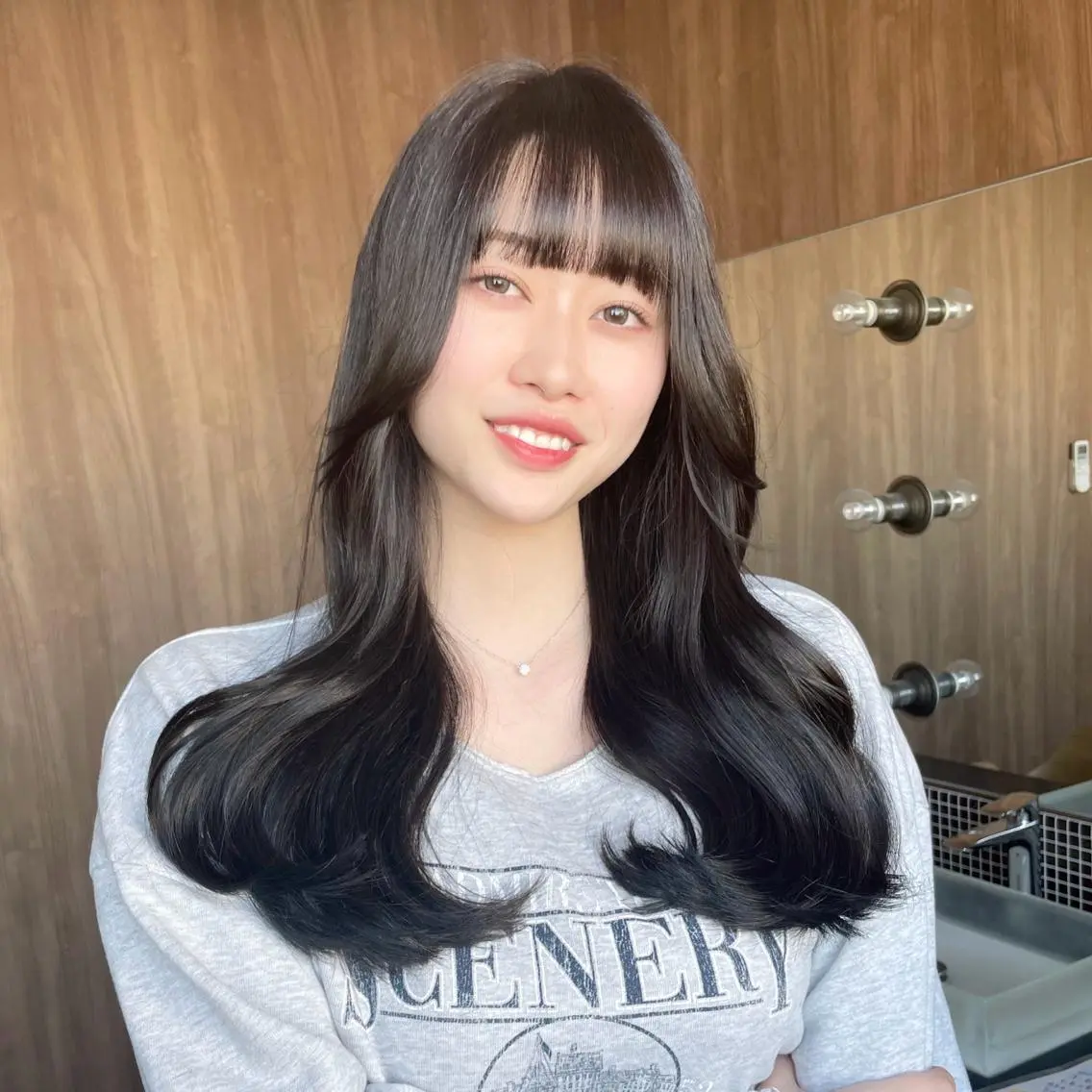 セミロング カラー ブルーカラー ブルーグレー ブルーグレージュ グレージュ くびれヘア カット ヘアカラー チヒョ🦋 韓国hair🇰🇷のヘアスタイル