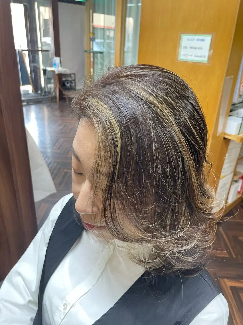 セミロング カラー ハイライトカラー ハイライト katae sayoriのヘアスタイル