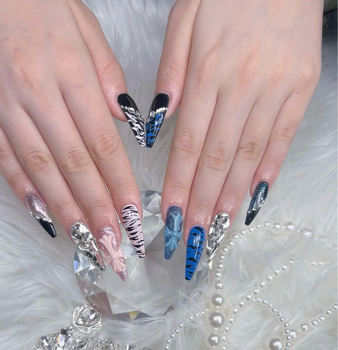 ネイル アートネイル オーロラネイル チークネイル 長さ出し フットネイル Miya _nailのネイルデザイン