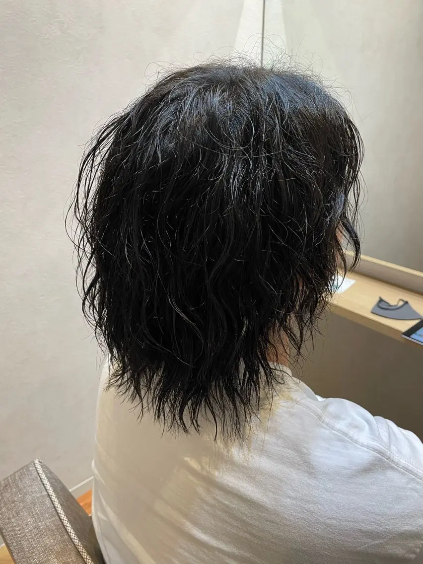ミディアム パーマ メンズ ミディアムパーマ メンズパーマ カット パーマ newi宮崎 akioのヘアスタイル