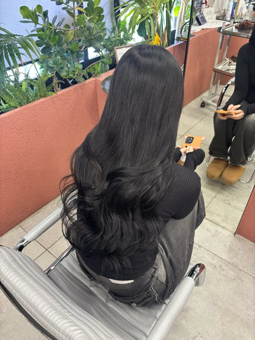 【1番人気☝🏻️🌟】カット+艶カラー+𝐀𝐮𝐣𝐮𝐚トリートメント❤︎の写真