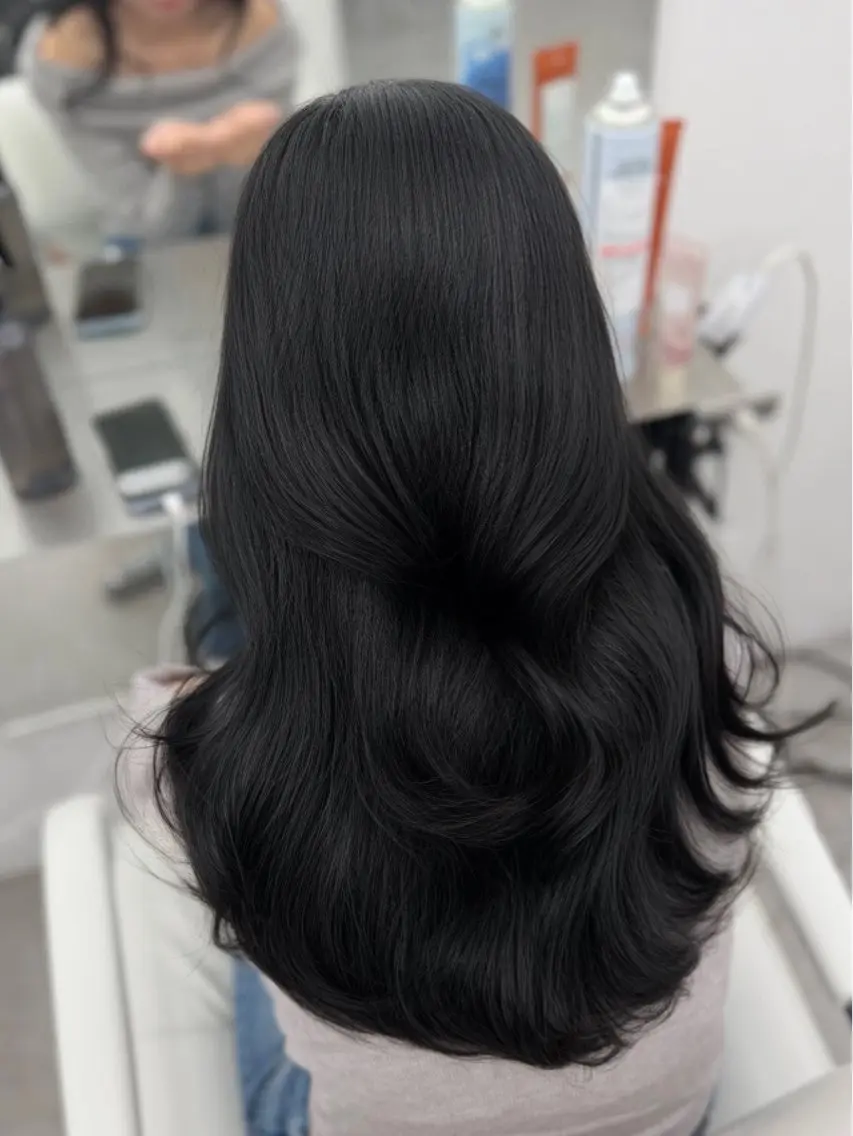 ロング カラー 黒髪 ブルーカラー ブルーブラック 透明感カラー カット ヘアカラー トリートメント 韓国ヘア/顔周り ヘアセット/加藤優里のヘアスタイル