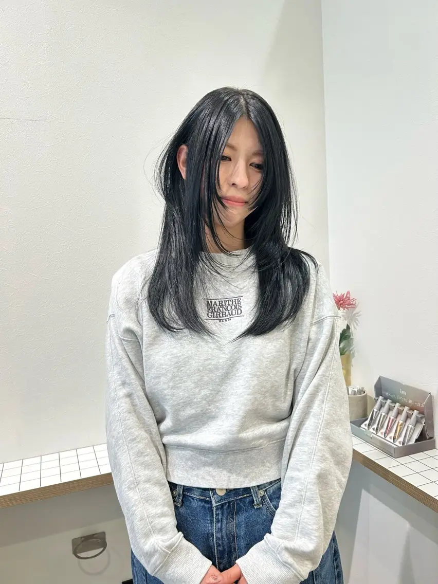 ロング カラー 黒髪 ブルーカラー ブルーブラック カット ヘアカラー トリートメント KAZU keshiki大名のヘアスタイル