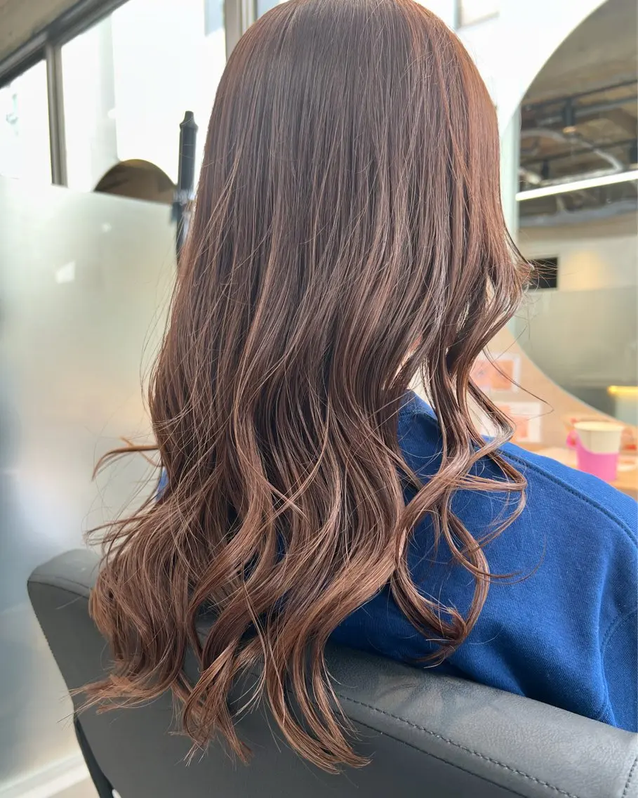 ロング カラー ベージュカラー レイヤーカット ローレイヤー カット ヘアカラー トリートメント 伊藤 優悟 /白髪ぼかしのヘアスタイル