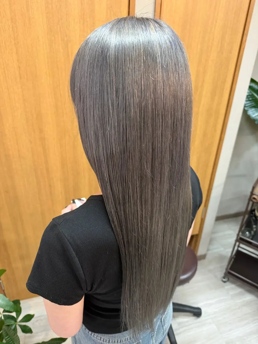 ロング カラー シルバー ヘアカラー arika りなのヘアスタイル