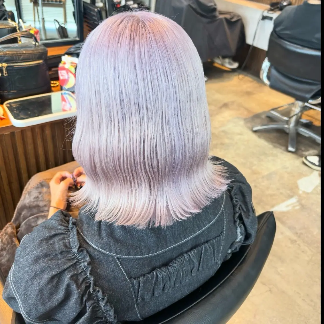 ミディアム カラー ヘアアレンジ シルバー ヘアカラー トリートメント ヘアセット 渋谷🤍ハイトーン 🤍ボブ🤍FUMUのヘアスタイル