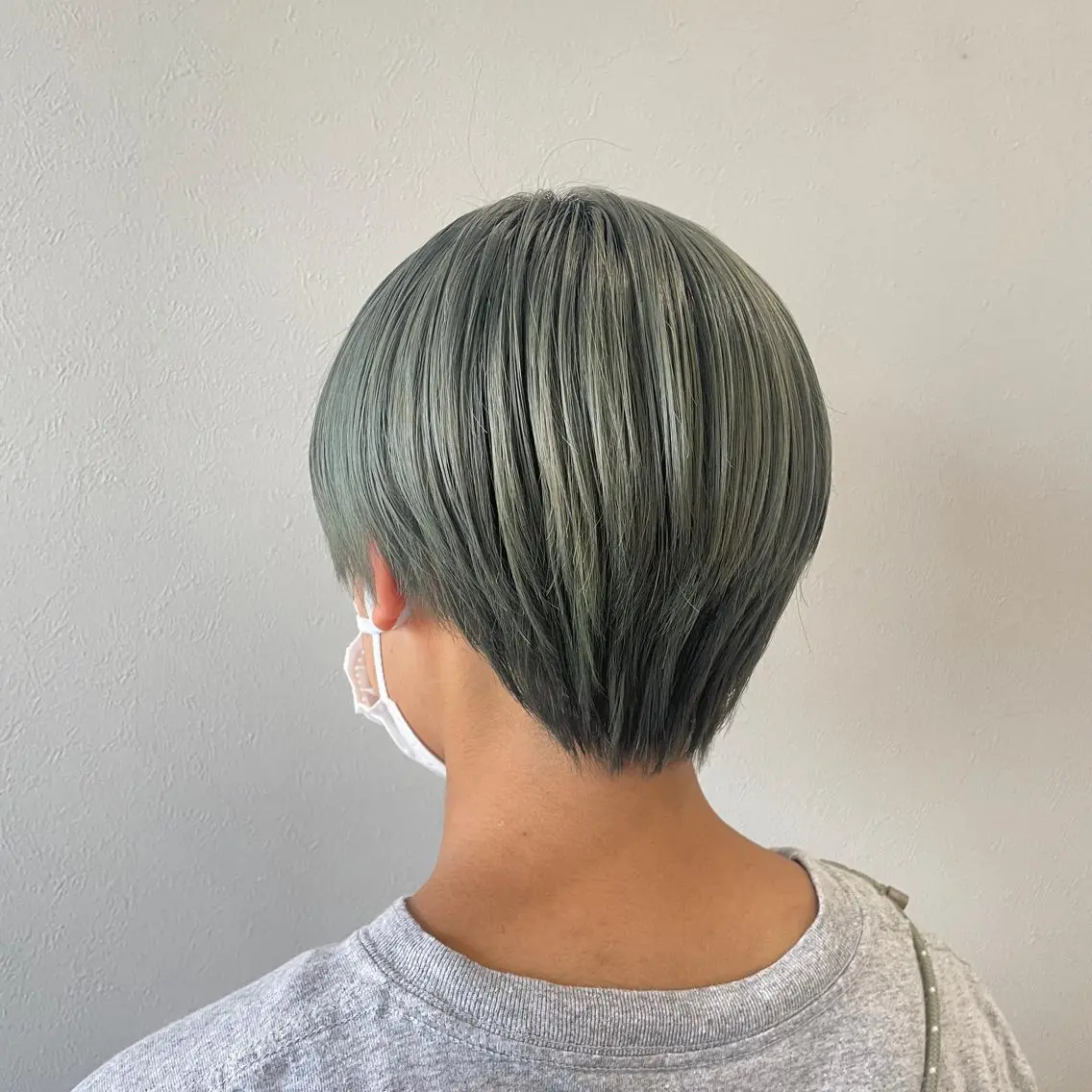 ショート カラー ブリーチ ミント ミントグリーン 髪質改善 トリートメント 西尾美容室libuR Ryokaのヘアスタイル