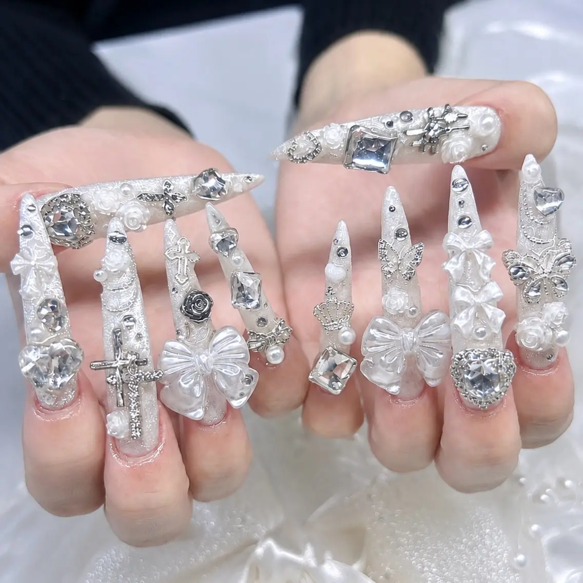 ネイル オーロラネイル フレンチネイル ジェルネイル グラデーション 韓国ネイル ハンドネイル ハンドケア Luci Nail Shinokuboのネイルデザイン