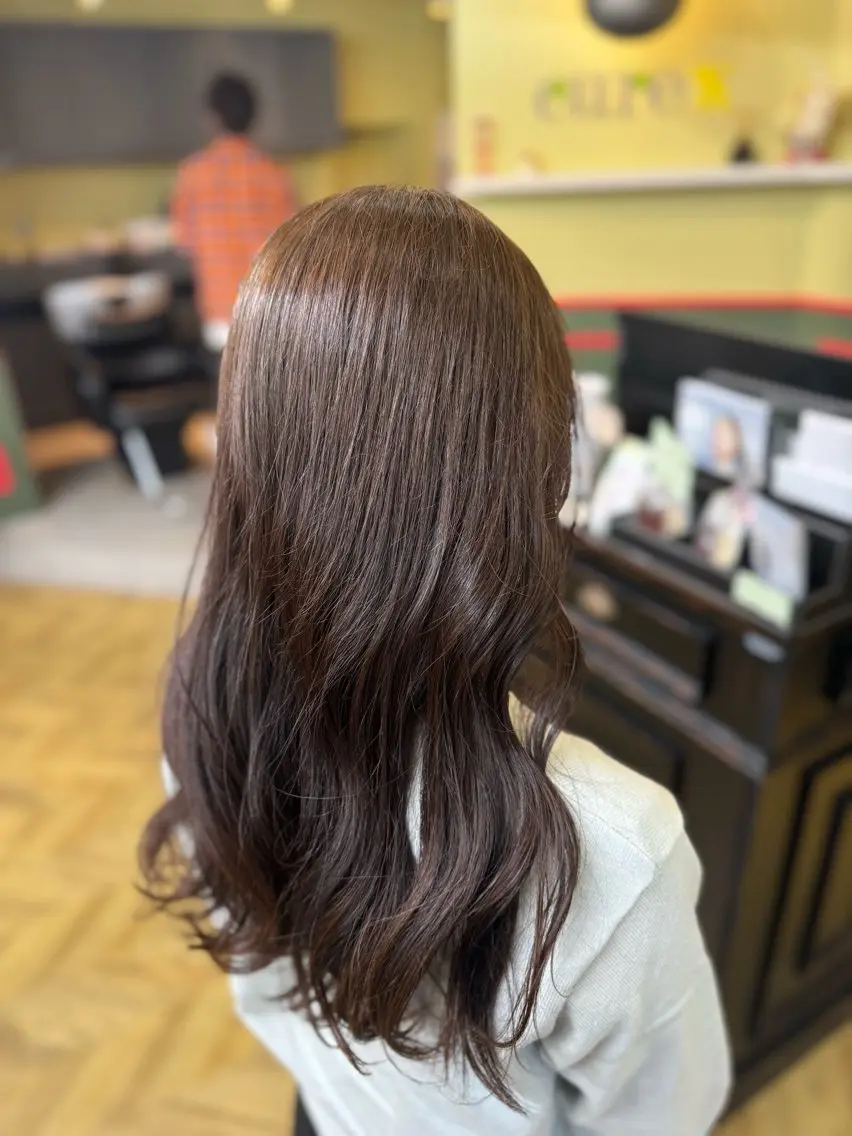 ロング カラー ベージュカラー 透明感カラー オリーブベージュ 米倉 麻衣のヘアスタイル