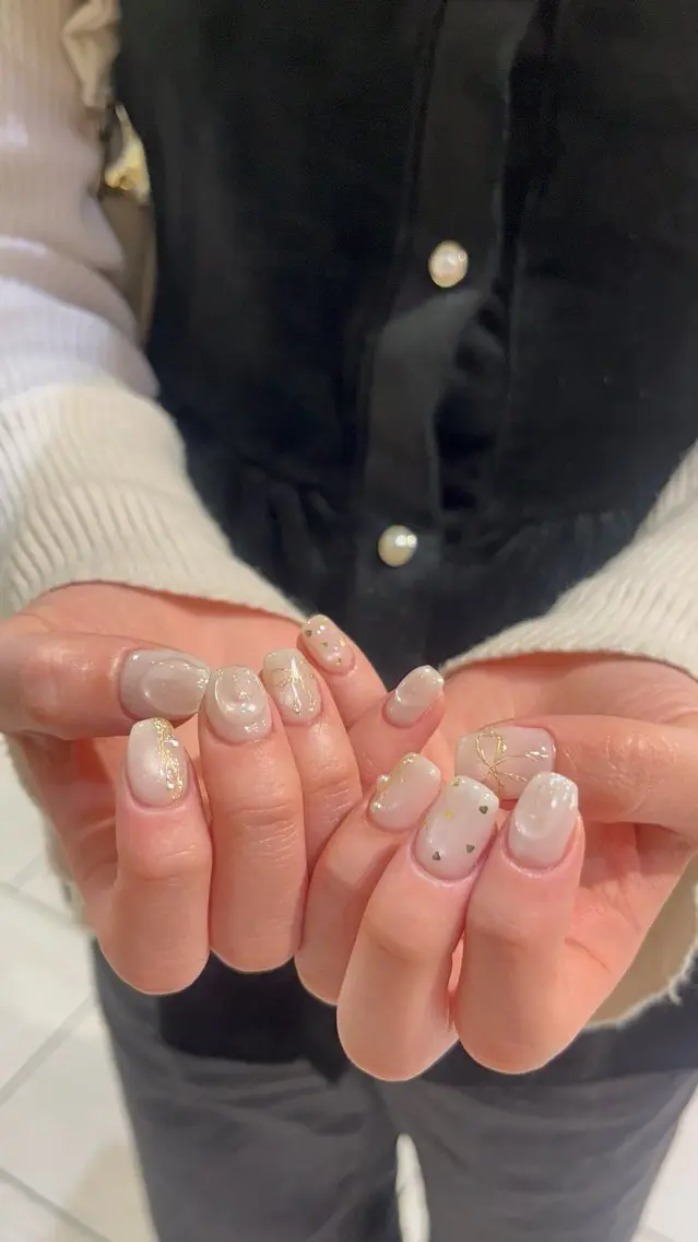 ネイル ゴールド ミラーネイル リボン 🎀Earth chihiro🤍のネイルデザイン