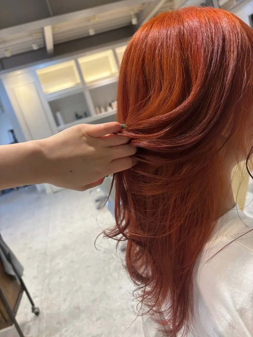 ミディアム カラー ブリーチ オレンジ 安田 妃良のヘアスタイル