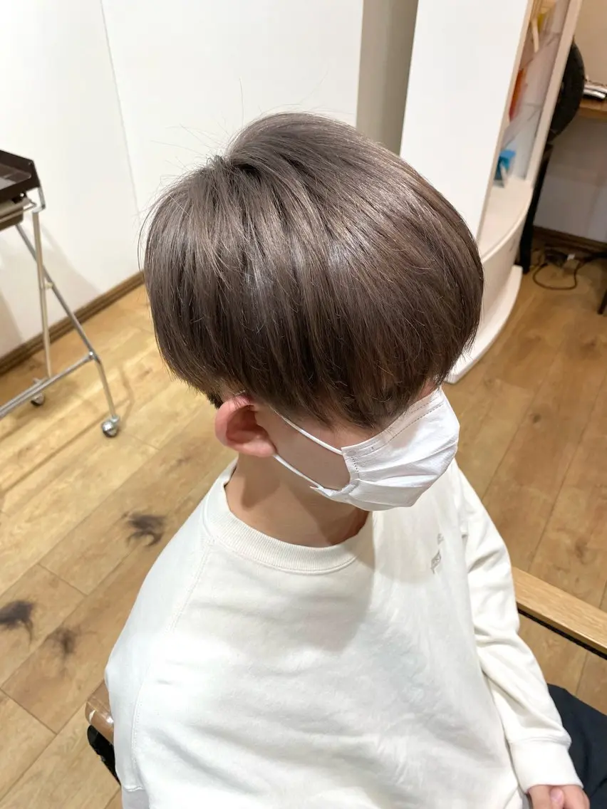 ショート カラー メンズ メンズブリーチ ブリーチ グレージュ ミルクティーグレージュ 暖色系カラー まおのヘアスタイル