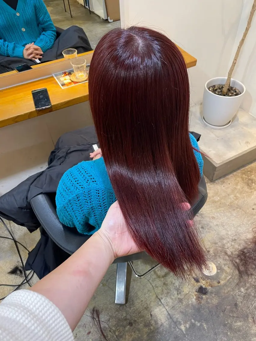 ミディアム カラー ブリーチ ダブルカラー ブリーチなしカラー レッドカラー ヘアカラー トリートメント MIOベージュカラー 柔らかいカラーのヘアスタイル