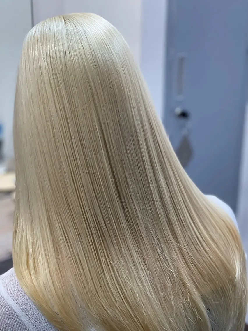 ロング 広島:ミルキーカラー tsumaのヘアスタイル