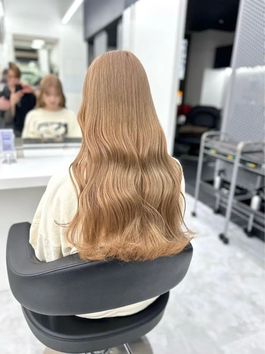 ロング カラー ハイトーンカラー 髪質改善 トリートメント 大人上品ベージュ 🎀HARUNAのヘアスタイル
