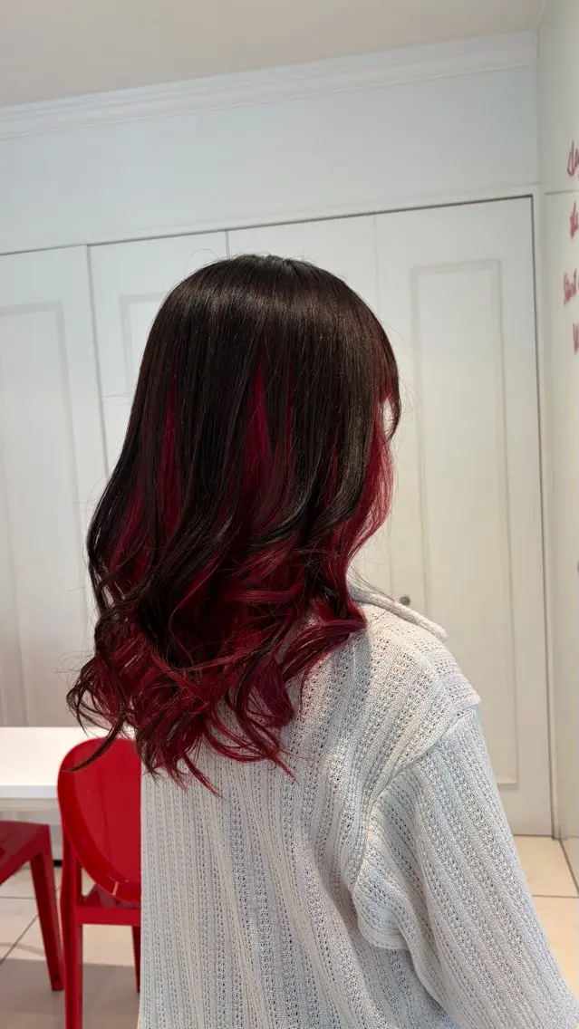 ロング カラー ブリーチ デザインカラー ダブルカラー インナーカラー 半田 陽菜のヘアスタイル