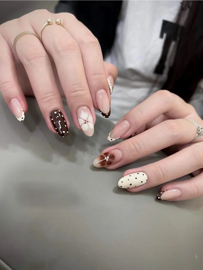 ネイル アートネイル ボルドー フレンチネイル ジェルネイル 氷ネイル・うるうるネイル ハンドネイル Julie Nail Rinのネイルデザイン