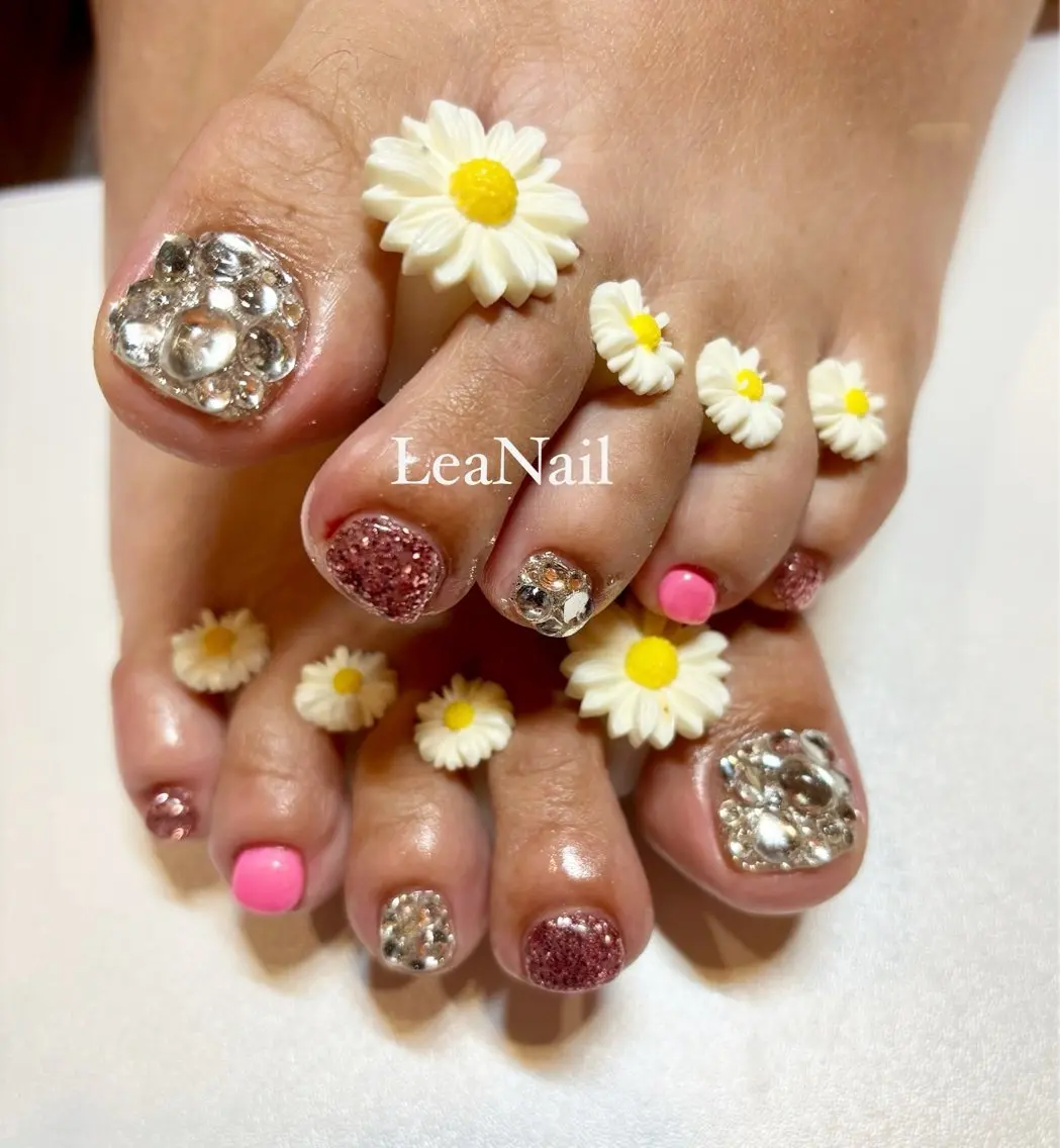 ネイル フットネイル キラキラネイル Lea Nailのネイルデザイン