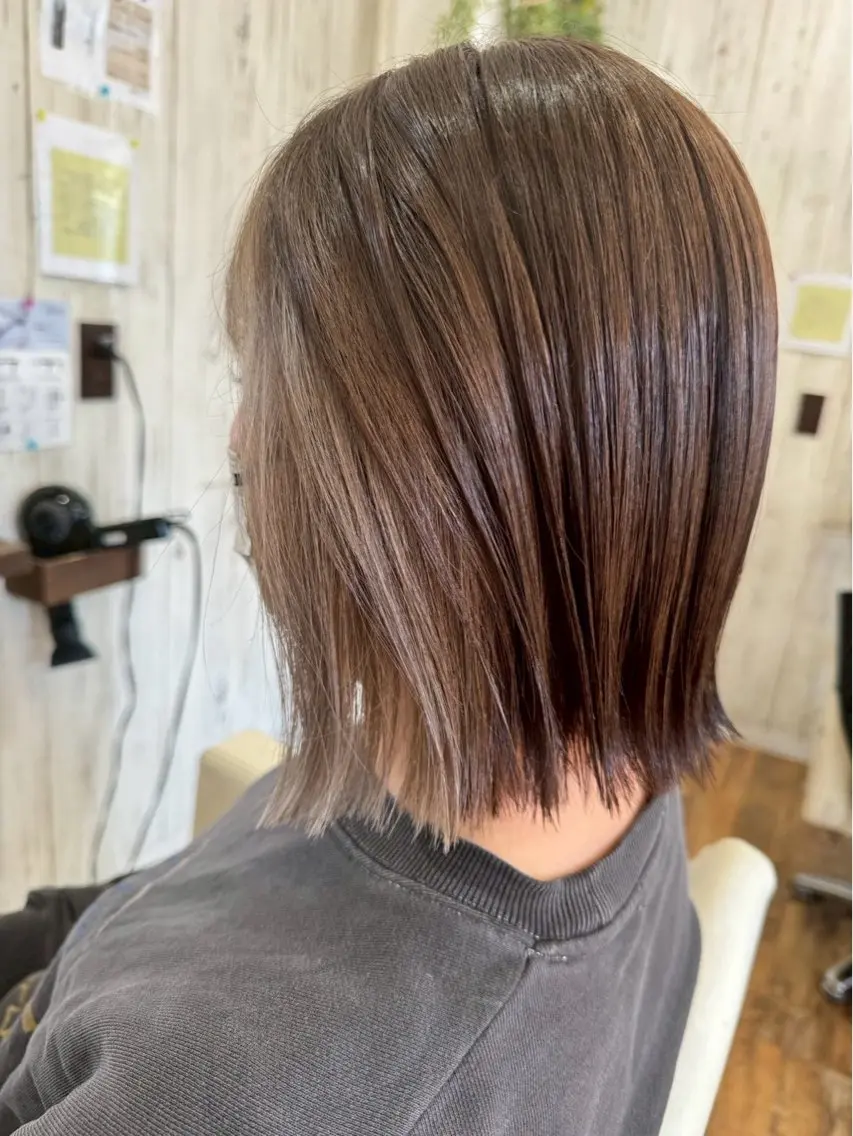 ミディアム カラー インナーカラー 外ハネヘア 岸和田市Oscar／ Kubotaのヘアスタイル