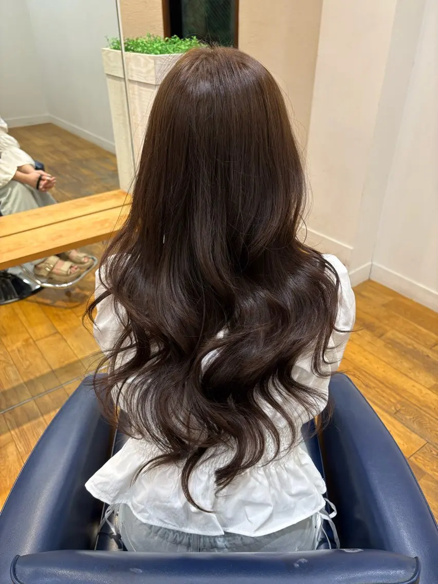 ロング くびれヘア 韓国風ヘア レイヤーカット ヘアカラー 新屋 和花のヘアスタイル