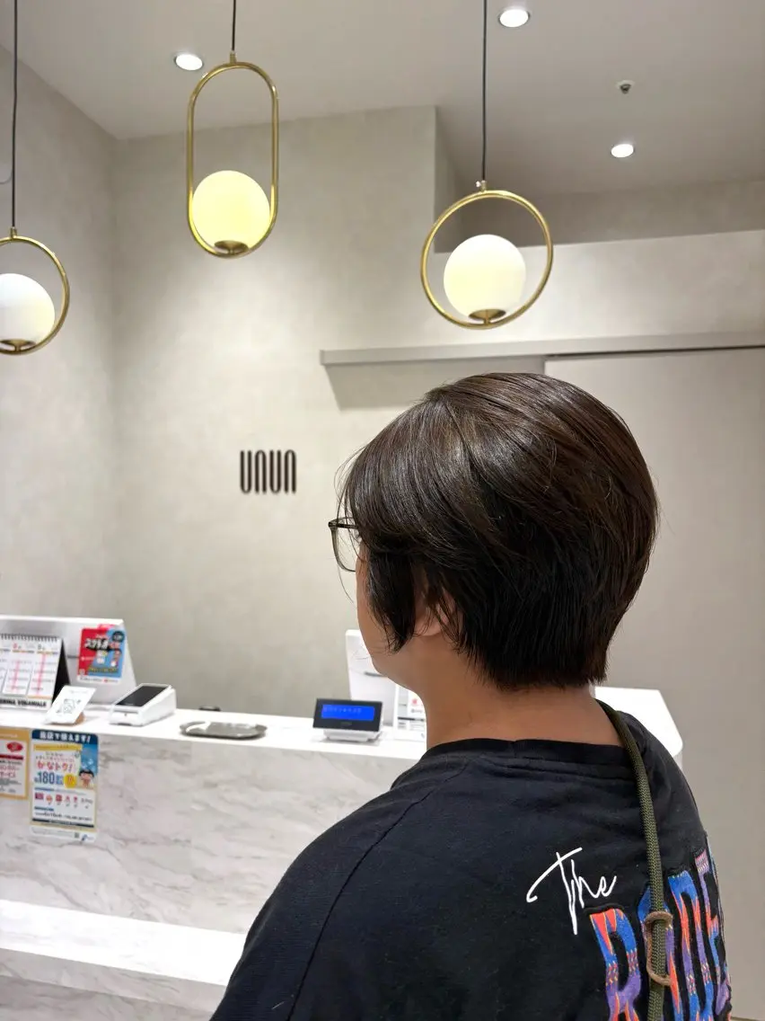 ショート カラー ショートレイヤー ハイライトカラー ハイライト レイヤーカット ショートヘア カット ヘアカラー レディース募集中🎀 陸 愛夏のヘアスタイル