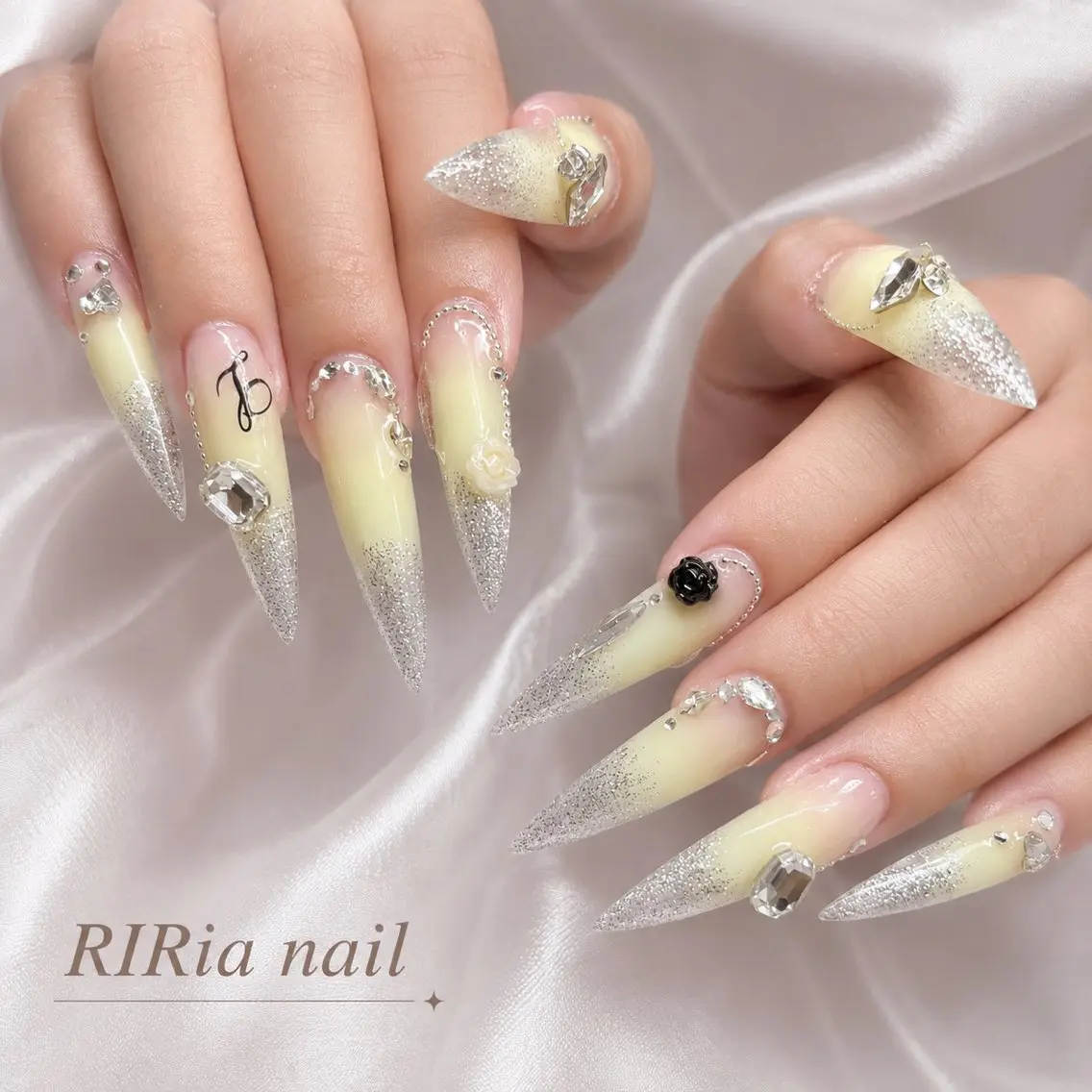 ネイル ラメ(グリッター) ロングネイル シルバー 黄色 ハンドネイル 🎀RIRia nail🎀のネイルデザイン