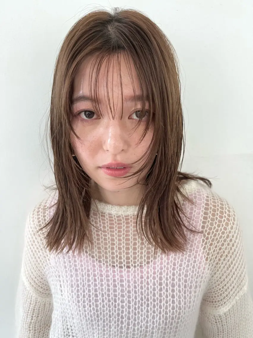ミディアム 顔まわりレイヤー 顔周りカット レイヤーカット 🫒オリーブ/透け感 レイヤー🌿モエカのヘアスタイル