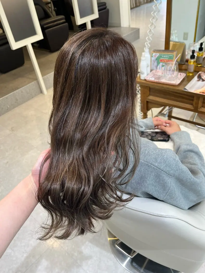 セミロング ヘアカラー 梛木 唯のヘアスタイル