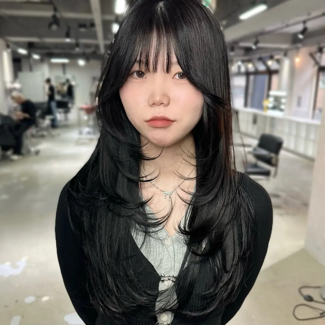 ロング くびれヘア 顔まわりレイヤー 顔周りカット 韓国風ヘア くびれレイヤー カット ヘアカラー トリートメント 心斎橋 韓国レイヤ ー指名No.1renのヘアスタイル