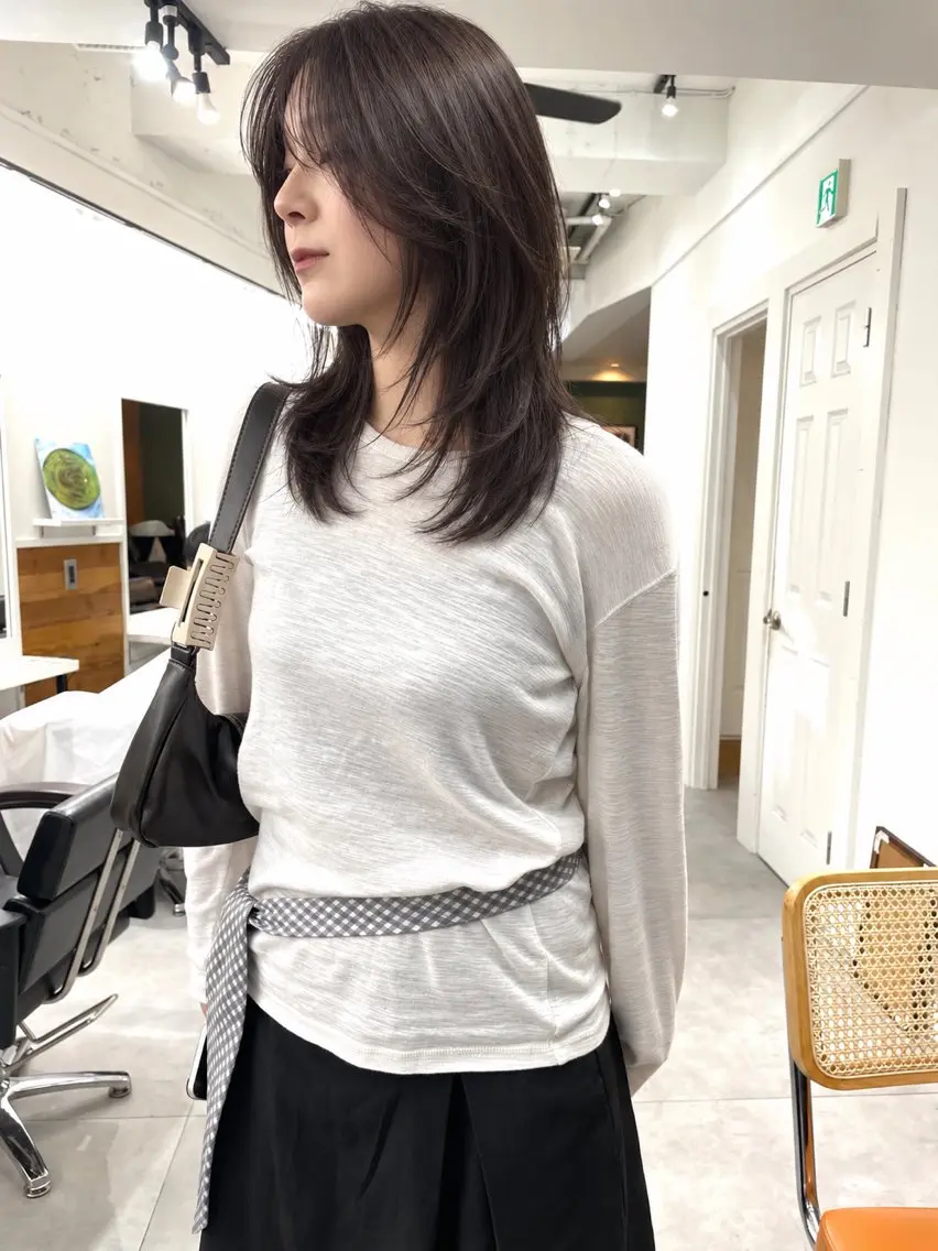 セミロング カラー ベージュカラー ブリーチ 透明感カラー ブリーチなしカラー 顔まわりレイヤー カット ヘアカラー トリートメント レイヤー／パーマ TAKUYAのヘアスタイル