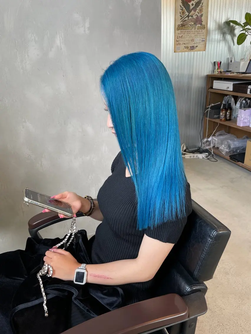 ロング カラー ブリーチ ブルーカラー ✂︎SAITOU AKIRA✂︎のヘアスタイル