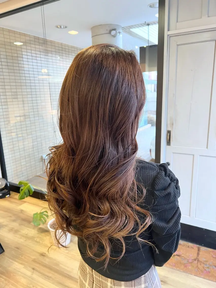 ロング カラー アッシュ ベージュカラー ヘアカラー トリートメント ツキダテ ユイのヘアスタイル