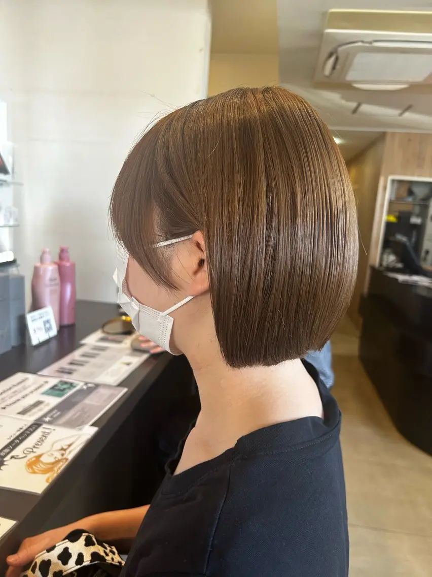 カラー ボブ 末廣 結音のヘアスタイル