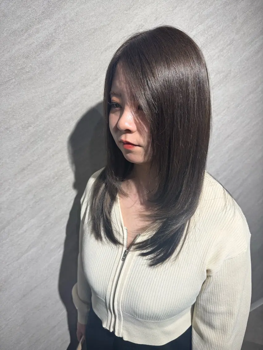 セミロング カラー 西宮市で髪質改善 縮毛矯正特化のヘアスタイル