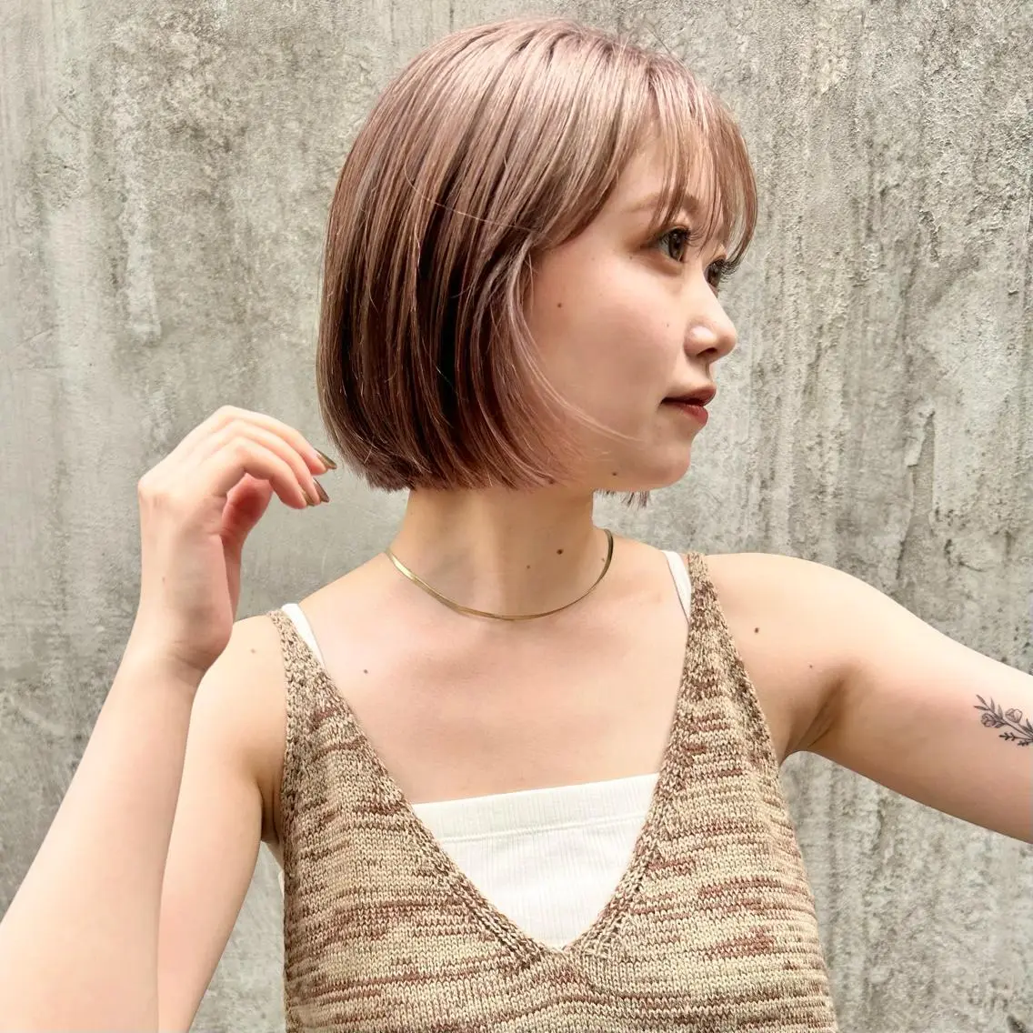 ショート カラー ベージュカラー ブリーチ ケアブリーチ ハイトーンカラー ハイトーンベージュ カット ヘアカラー トリートメント デザインカラー/ ブリーチ/似合せのヘアスタイル