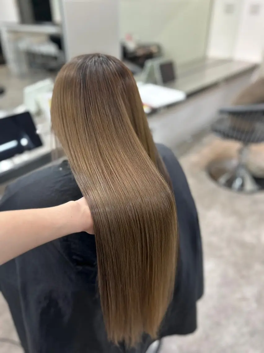 ロング カラー ベージュカラー ヘーゼル 小林 円香のヘアスタイル