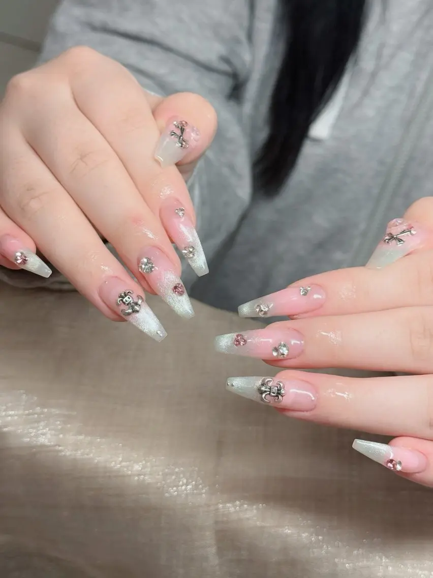 ネイル ジェルネイル 韓国ネイル マグネットネイル ネイルチップ 冬ネイル Lenie Nail Salonのネイルデザイン