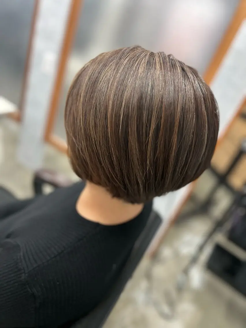ショート ショートボブ アッシュ ボブ ハイライト ショートヘア ヘアカラー トリートメント Style Tのヘアスタイル