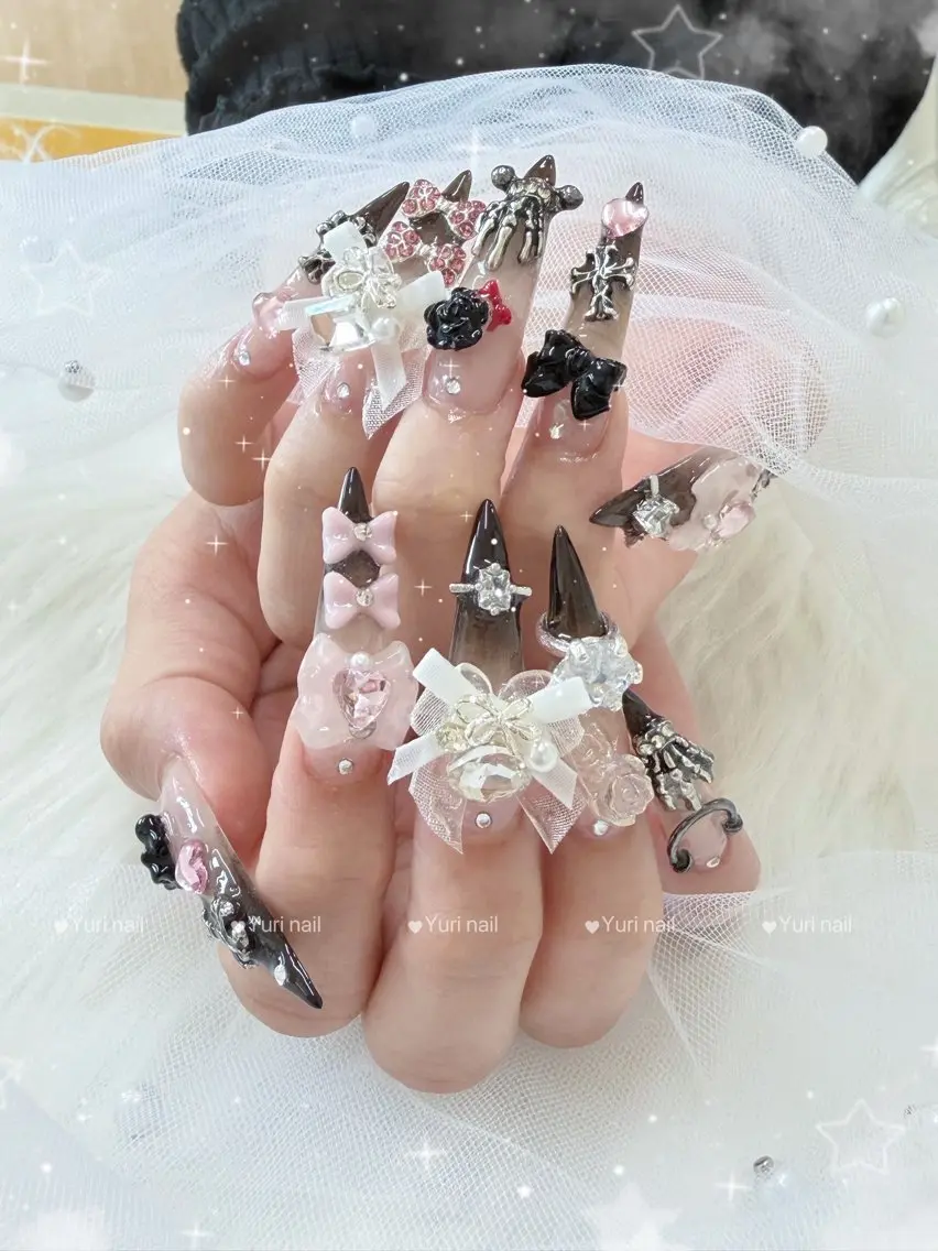ネイル 長さ出し キラキラネイル 韓国ネイル ロングネイル スーパーロングネイル ハンドネイル Yuri.nail studioのネイルデザイン