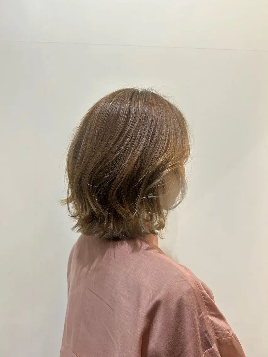 ミディアム 河上 玲のヘアスタイル
