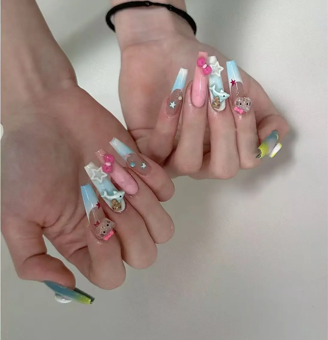 ネイル オーロラネイル フラワーネイル フットネイル フレンチネイル ジェルネイル ハンドネイル BabyYouMi nailのネイルデザイン