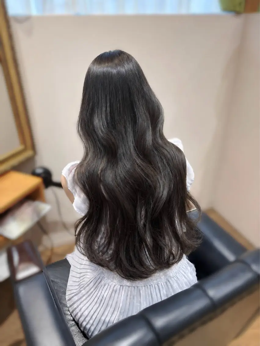 カラー yui🩶 Lita  4Fのヘアスタイル