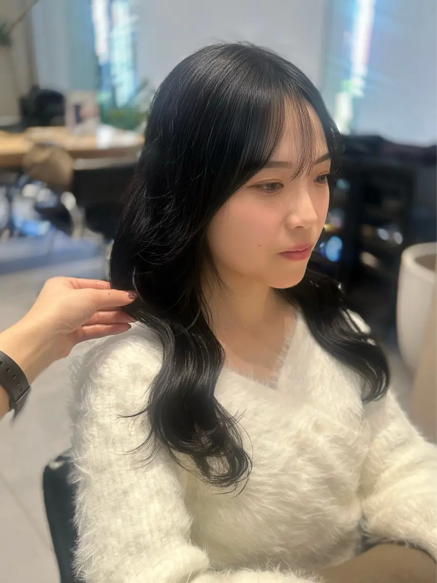 セミロング カラー トリートメント ヘッドスパ ヘアセット ミオ💎ショート 透ける暗髪のヘアスタイル