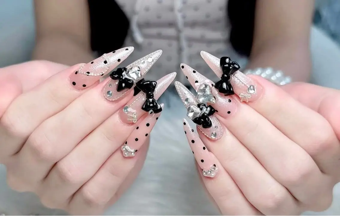 ネイル チークネイル フラッシュネイル フレンチネイル グラデーション ラメ(グリッター) ハンドネイル Lenie Nail Salonのネイルデザイン
