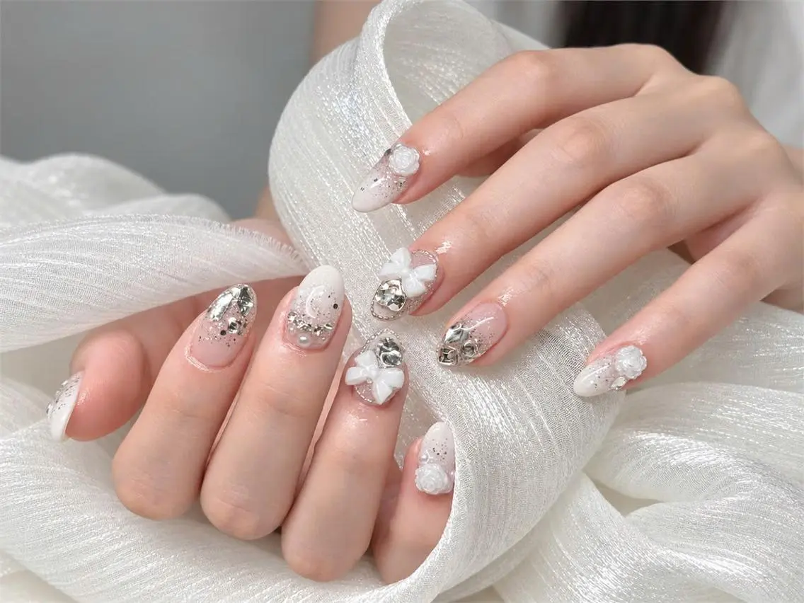 ネイル オーロラネイル ブルー チークネイル 長さ出し フットネイル ハンドネイル NAILS168 池袋西口駅前店のネイルデザイン