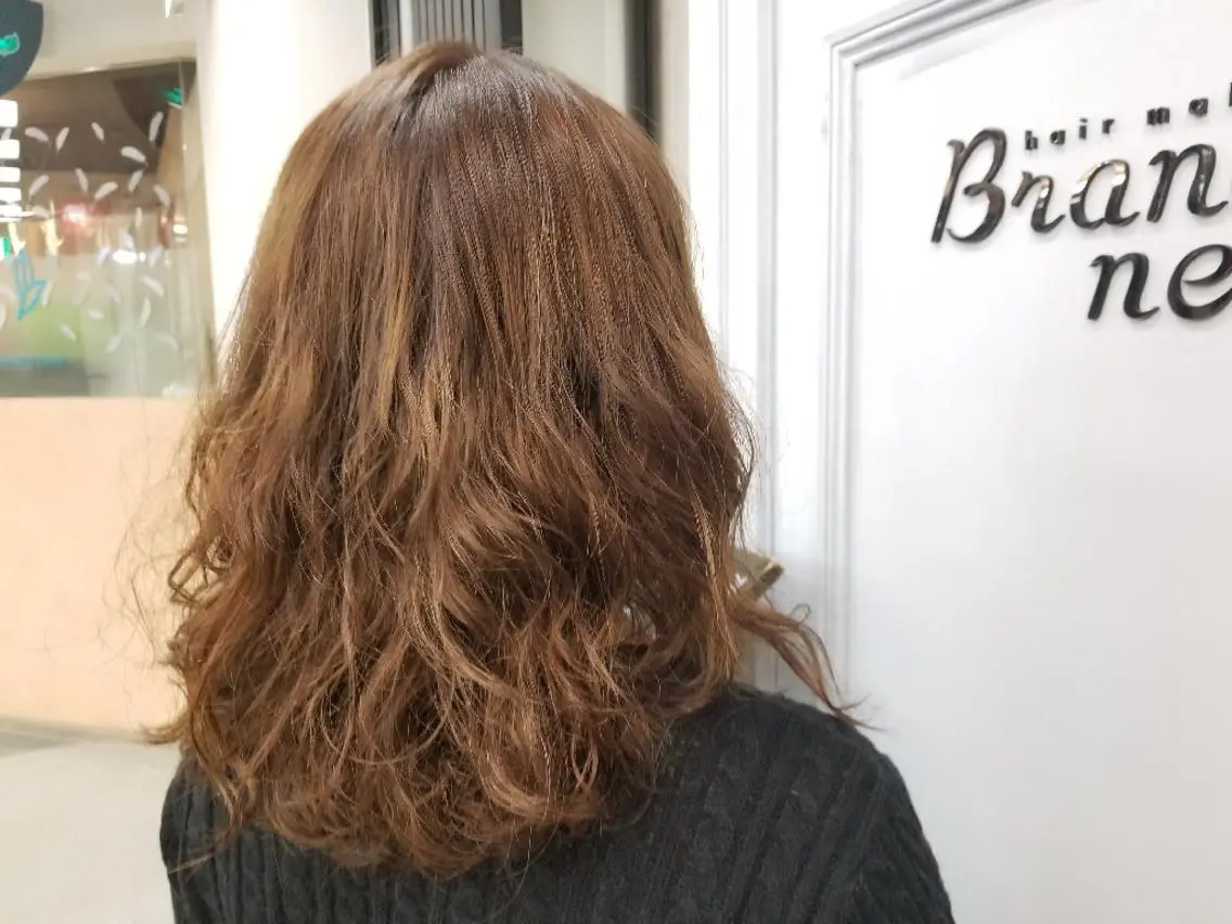 ミディアム カラー アッシュ ヘアカラー SAKURA (サクラ)のヘアスタイル