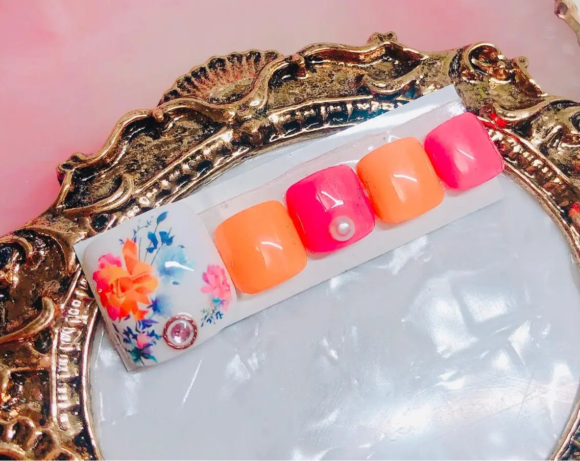 ネイル フットネイル フットネイル CROWN プライベートサロンのネイルデザイン