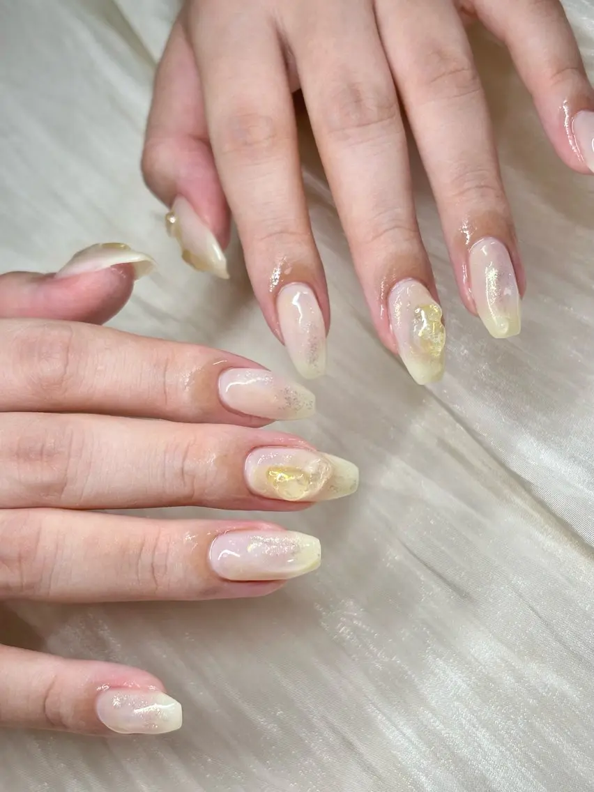 ネイル ニュアンスネイル ぷっくりネイル ETE LUNA NAILのネイルデザイン