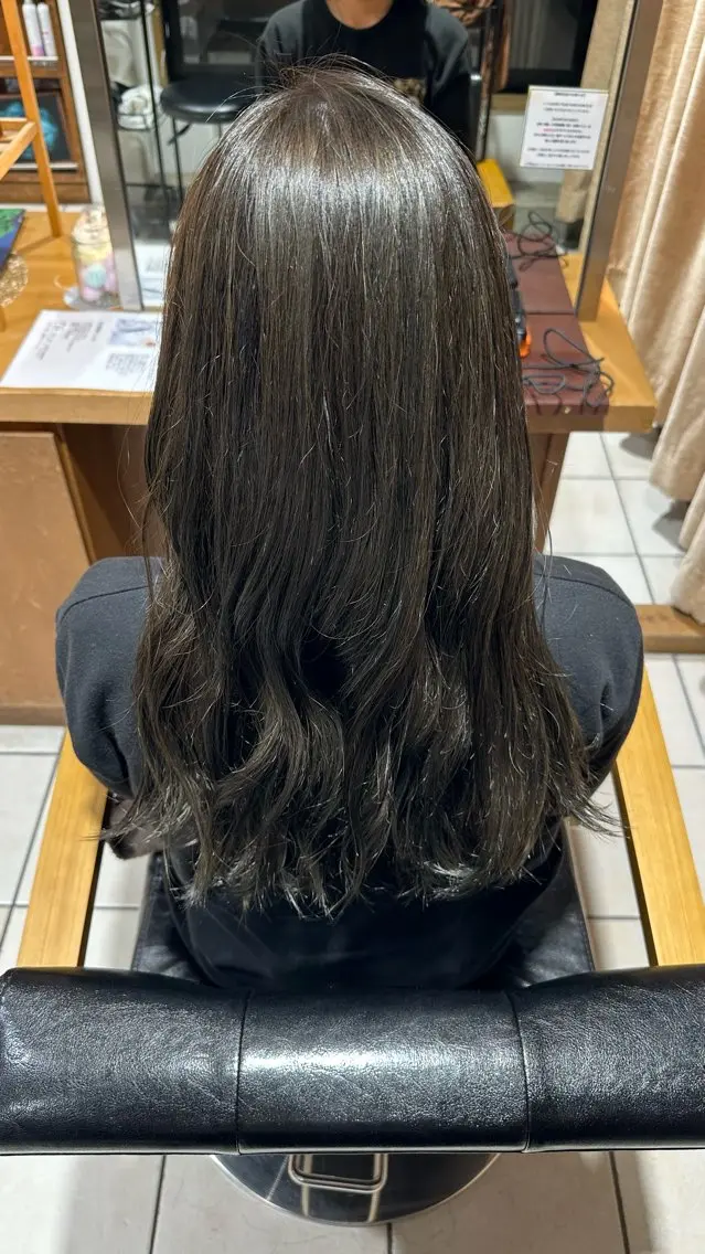 ロング カラー グレージュ オリーブグレージュ オリーブグレー 宮武 萌のヘアスタイル
